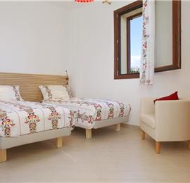 2 bedroom villa with pool and jacuzzi in Scopello, sleeps 6